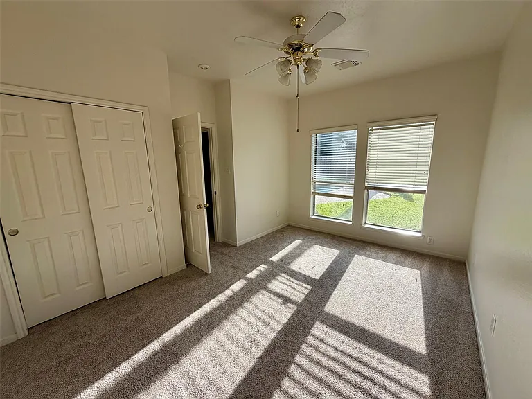 2317 Orleans Ln — Photo 16