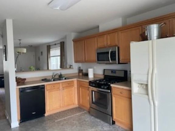 3rd image of 2917 Astor Ln