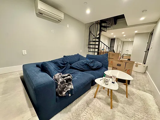 Rented by Outlive | media 15