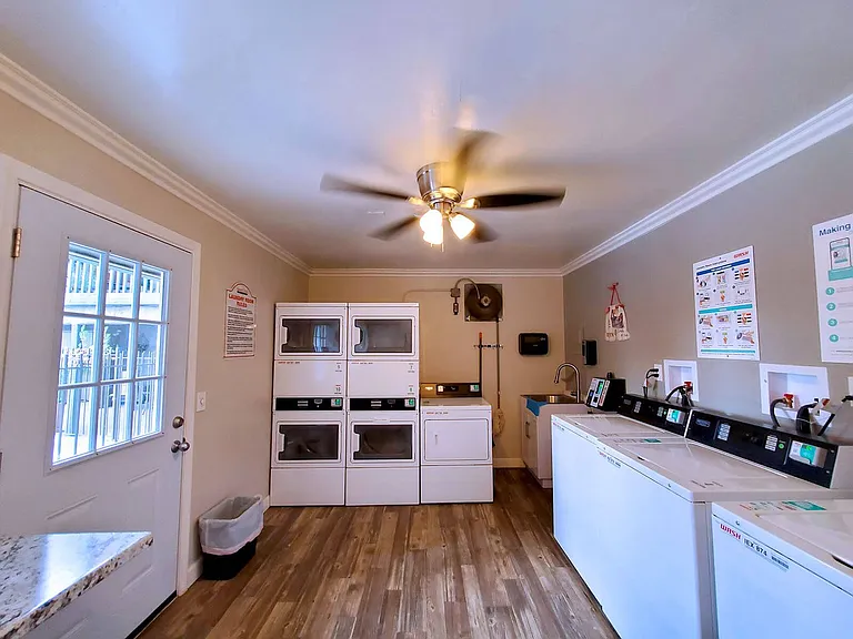 Summit Creek Apartments — Photo 40