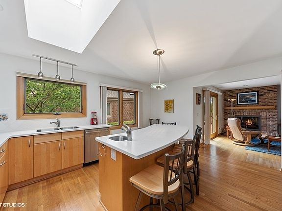 4th image of 2504 E Hartford Ct