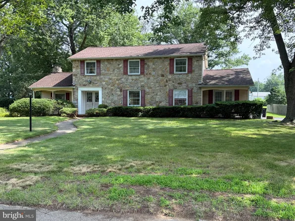 8 Colonial Dr, Clarksboro, NJ 08020