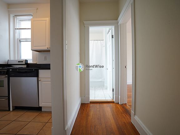 2nd image of 82 Brainerd Rd APT 19
