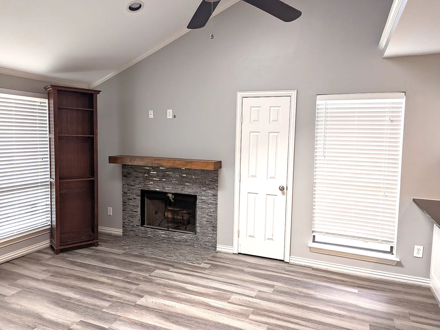2 bed, 1066 sqft, $1,800 — Photo 2