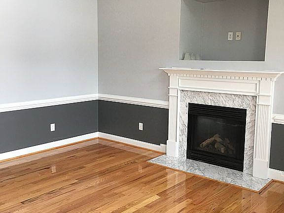 Living room with fireplace 