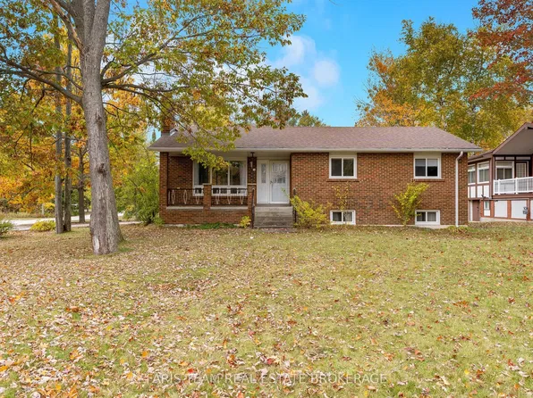 214 Leslie St, Wasaga Beach, ON L9Z 2R3