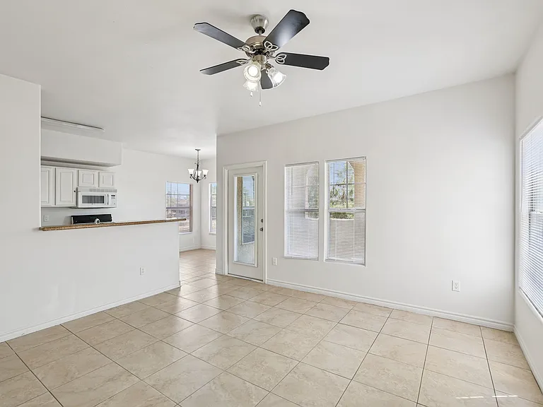 Sunrise Park Condominiums — Photo 6