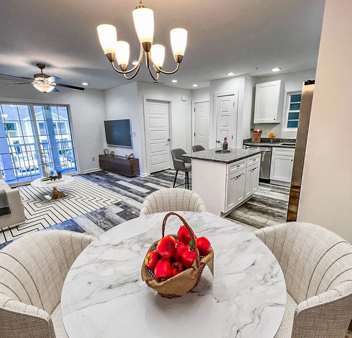 2 bed, 1000 sqft, $1,395 — Photo 1