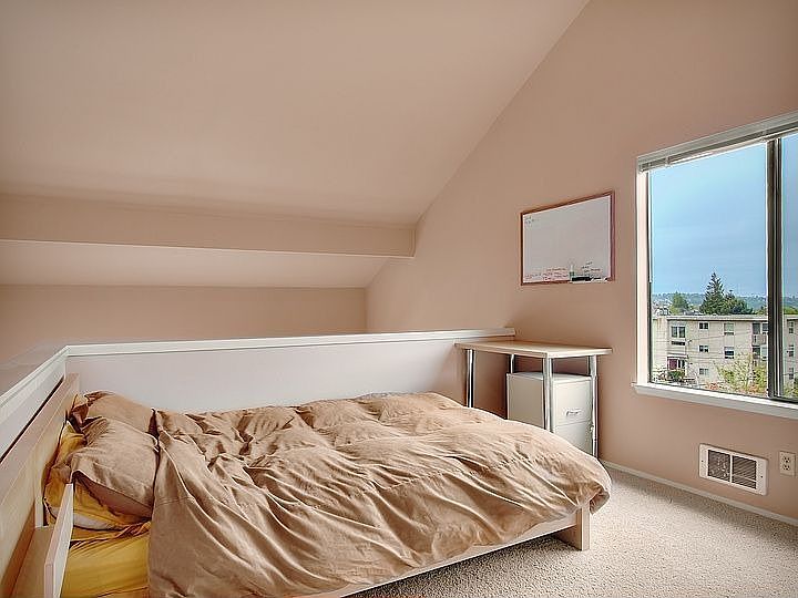 Cool Loft-Style Bedroom!
