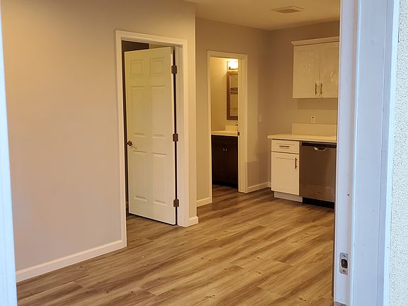 3rd image of 537 Hawaiian Ave