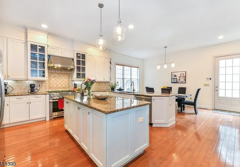 3 Christopher Ct — Photo 12