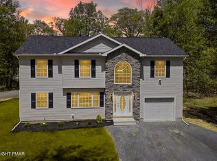 2319 White Oak Dr, Tannersville, PA 18372