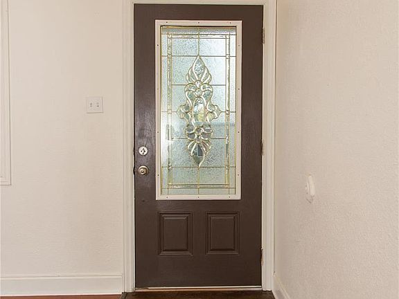 3rd image of 9740 Lilac Dr
