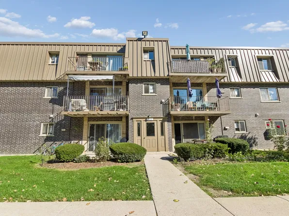 572 Fairway View Dr APT 1B, Wheeling, IL 60090