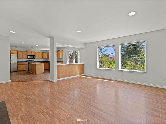 3rd image of 601 Eisenhower Drive