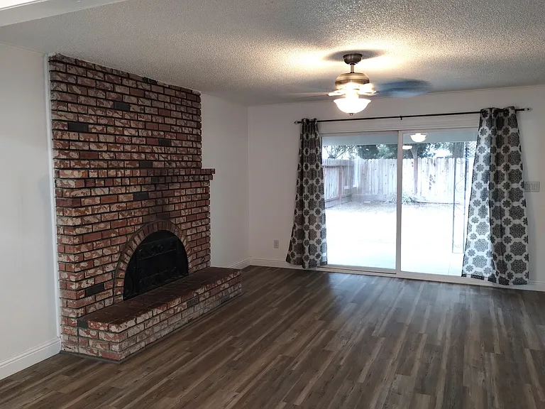 637 Grambling Ct — Photo 16