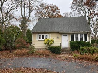 94 Wakeman Rd, Hampton Bays, NY 11946