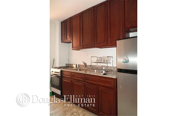 Rented by Douglas Elliman | media 20