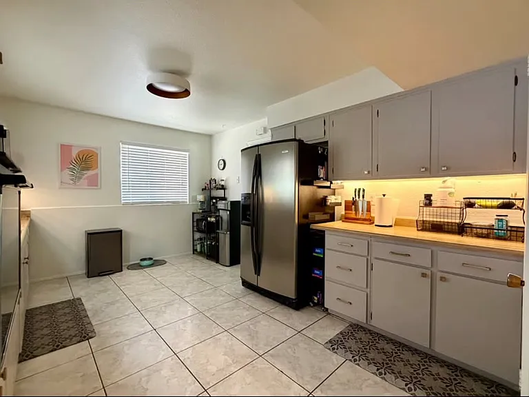 E Desert Cove Ave — Photo 5