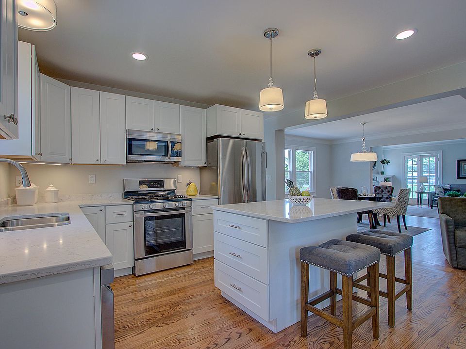 1st image of 2030 E Kenmore Pl