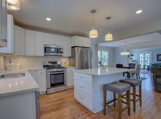 2030 E Kenmore Pl, Shorewood, WI 53211