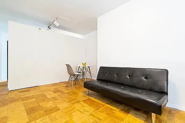 Rented by Metropolitan Property Group | media 7