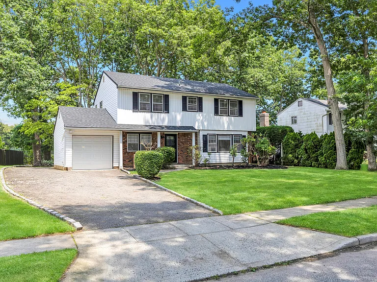 39 Pinewood Dr — Photo 1