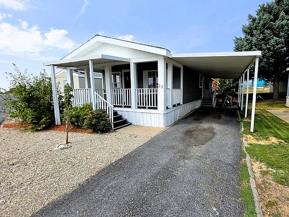 3rd image of 23 Lakeview Dr