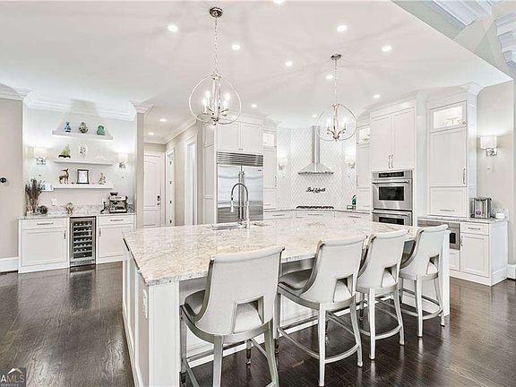 3rd image of 8760 Colonial Pl