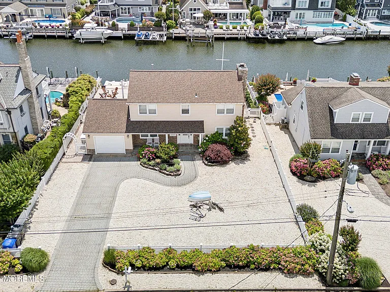 242 Curtis Point Dr — Photo 32
