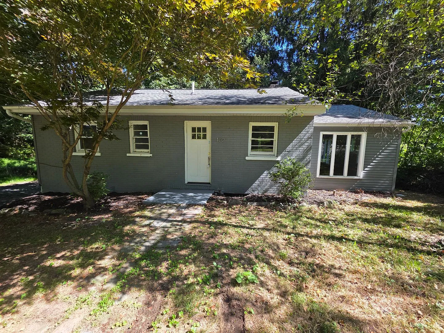 Beautiful Single-Family Home with Spacious Yard and Deck — Photo 1