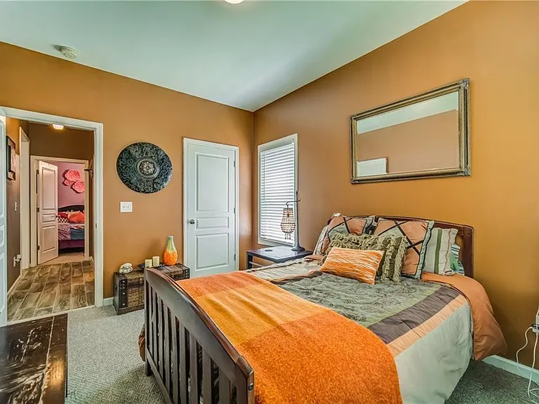 224 W Marietta St — Photo 15