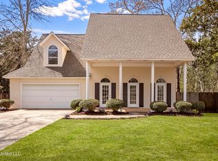 805 Woodglen Dr, Ocean Springs, MS 39564