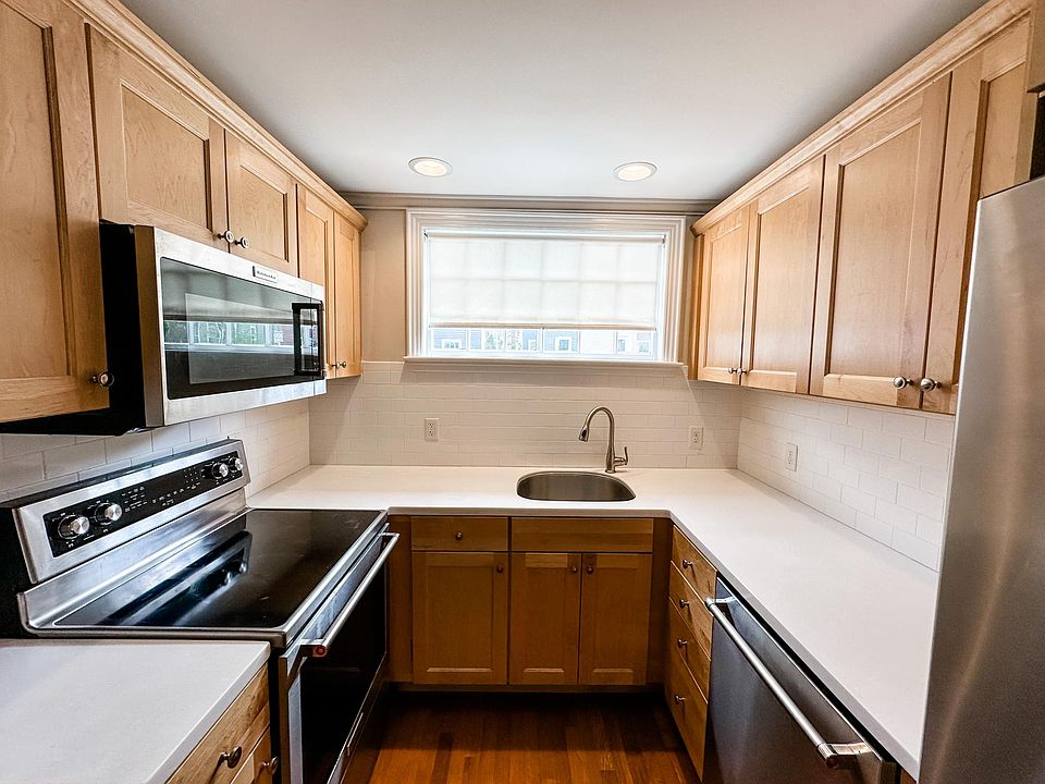 1st image of 395 Essex St APT 1