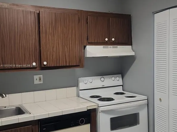 7900 S Colony Cir S #304, Fort Lauderdale, FL 33321