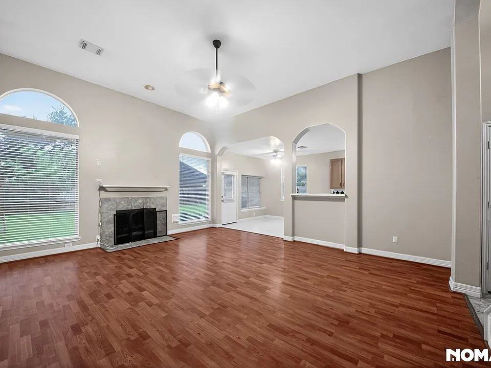 1811 Quiet Hollow Dr