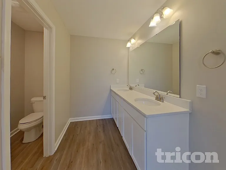 563 Roseridge Dr — Photo 7