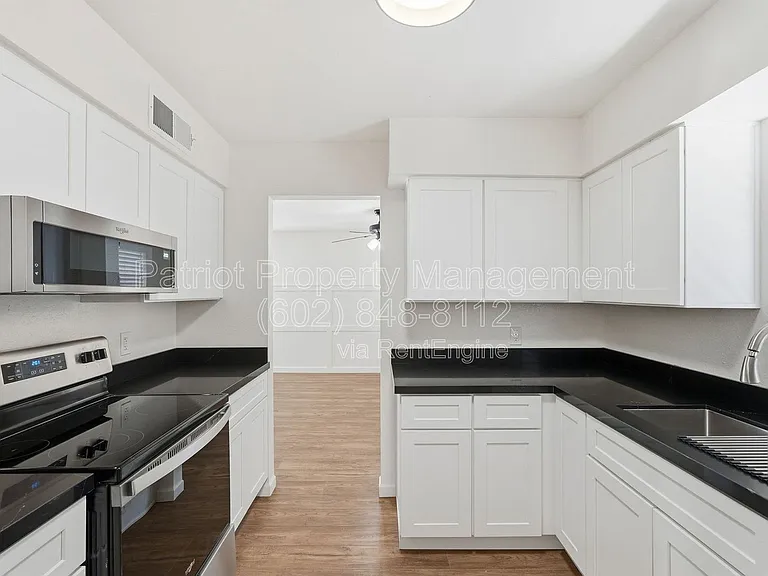 231 N Robson #7 — Photo 14