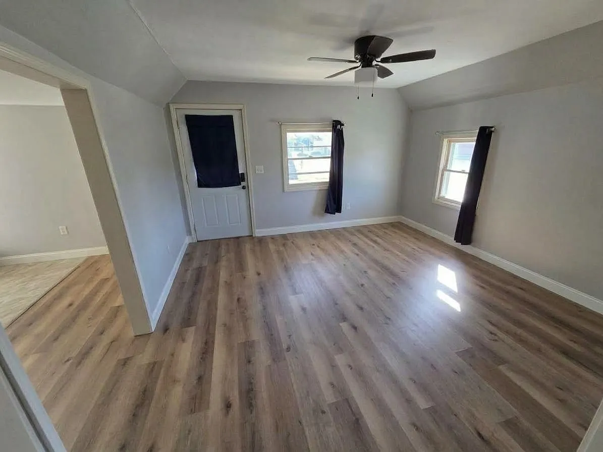 521 N Walnut St — Photo 3