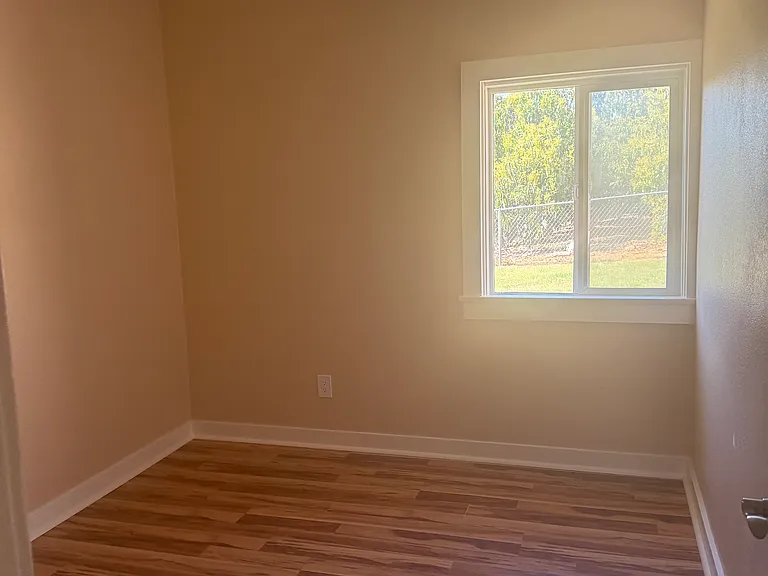 1018 N Oak Ave — Photo 10