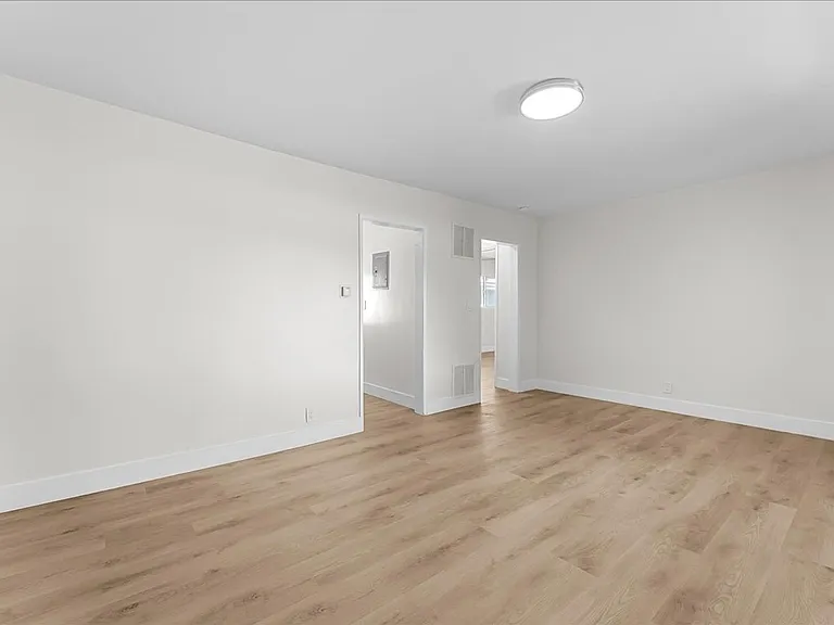6615 Franklin Ave. — Photo 4
