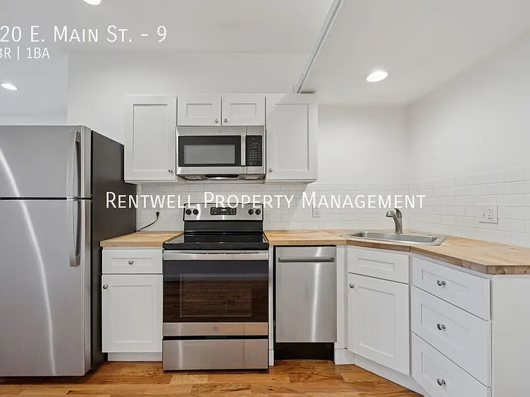 120 E Main St #9 — Photo 1