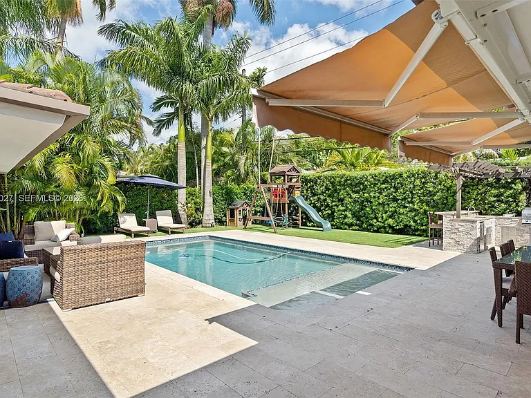 4750 Alhambra Cir — Photo 38