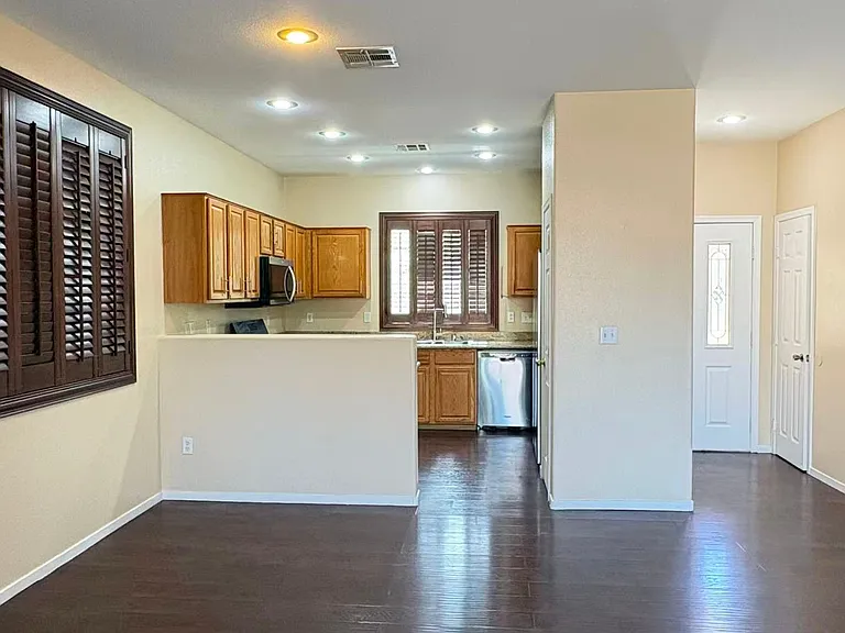 2684 Heathrow St — Photo 8