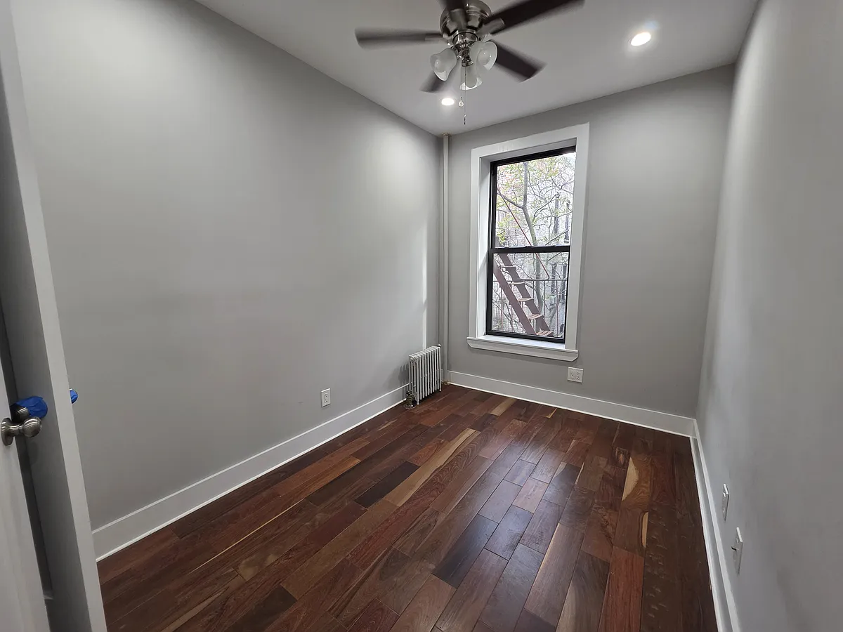 Building Photo - 580 W 172nd St #4B