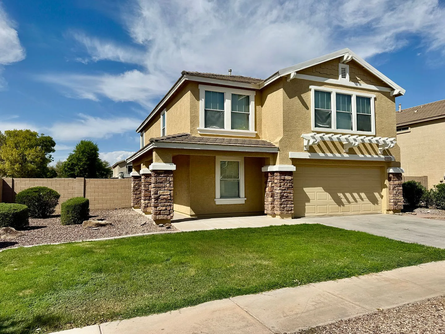 Beautiful 5 Bed + Loft, 2.5 Bath Two Story Level Home In Avondale! Large Backyard — Photo 3