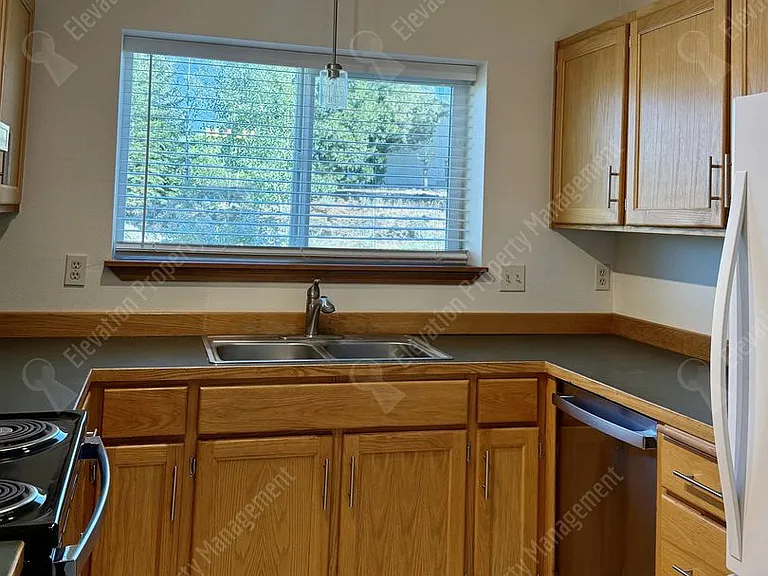 3092 NE Tahoe Ct — Photo 6