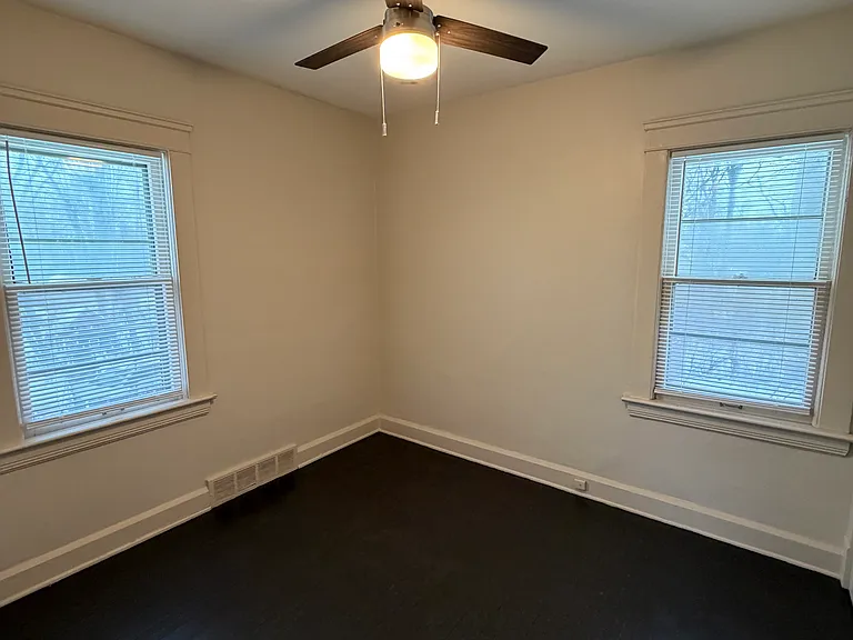 9025 Laisy Ave — Photo 10