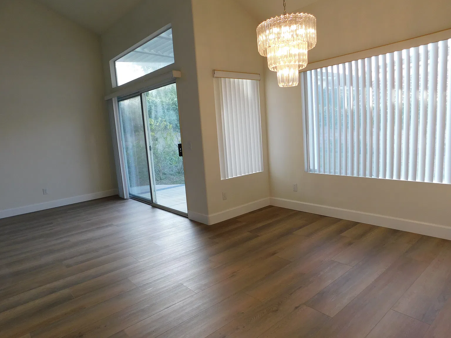 3 bed, 2.5 bath, 1986 sqft, $4,600 — Photo 3