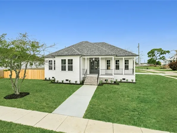88 Packenham Ave, Chalmette, LA 70043